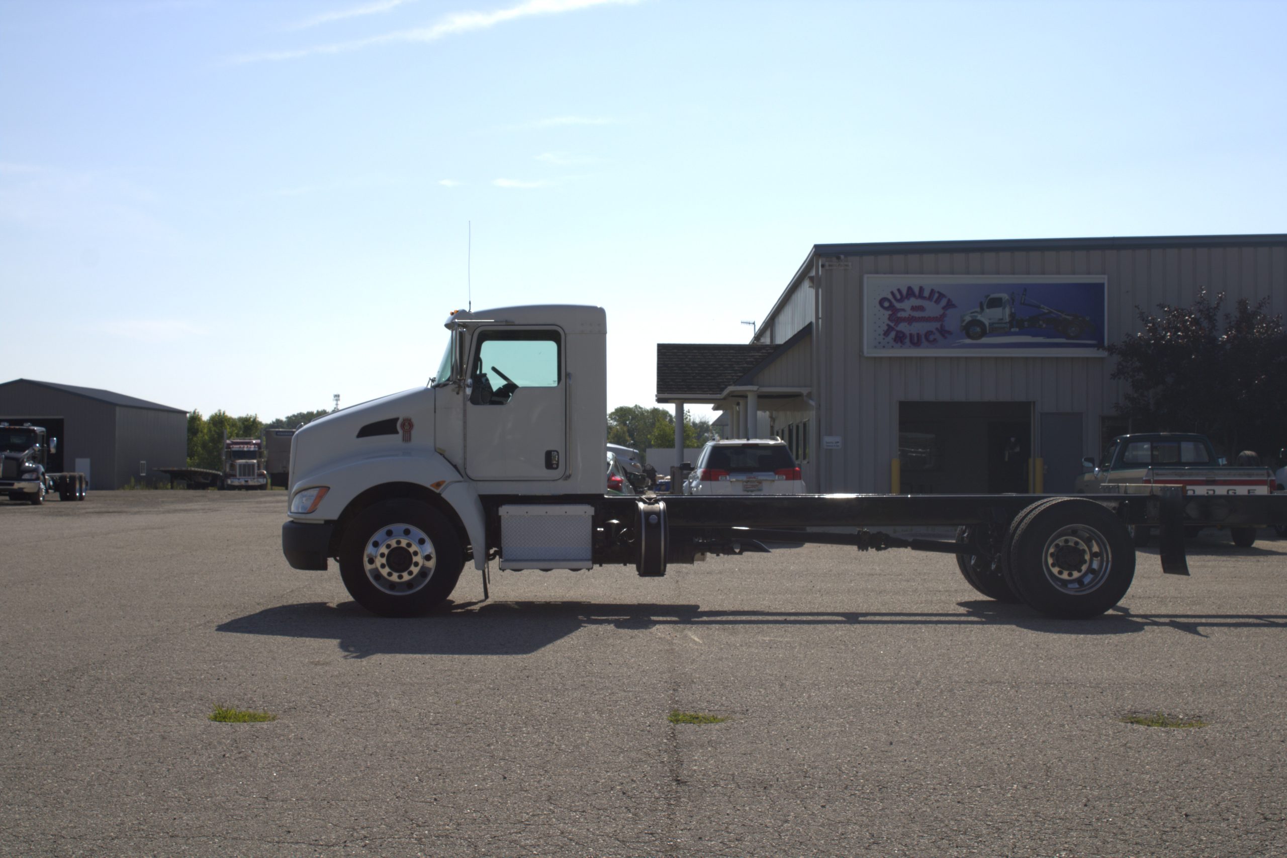 Used 2019 Kenworth T370 Hooklift Truck USED 2019 Kenworth T370 Hooklift Truck - image 5 of 6