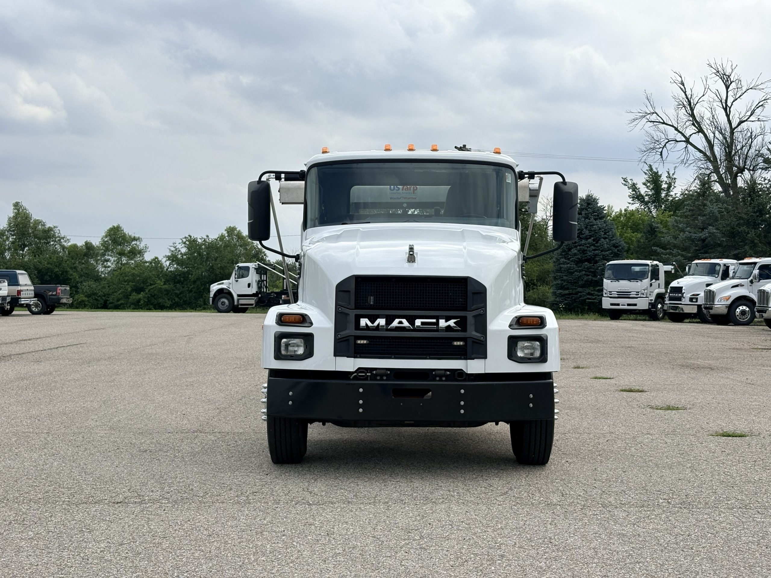 Used 2024 Mack Md6 Hooklift Truck USED 2024 Mack MD6 Hooklift Truck - image 2 of 6