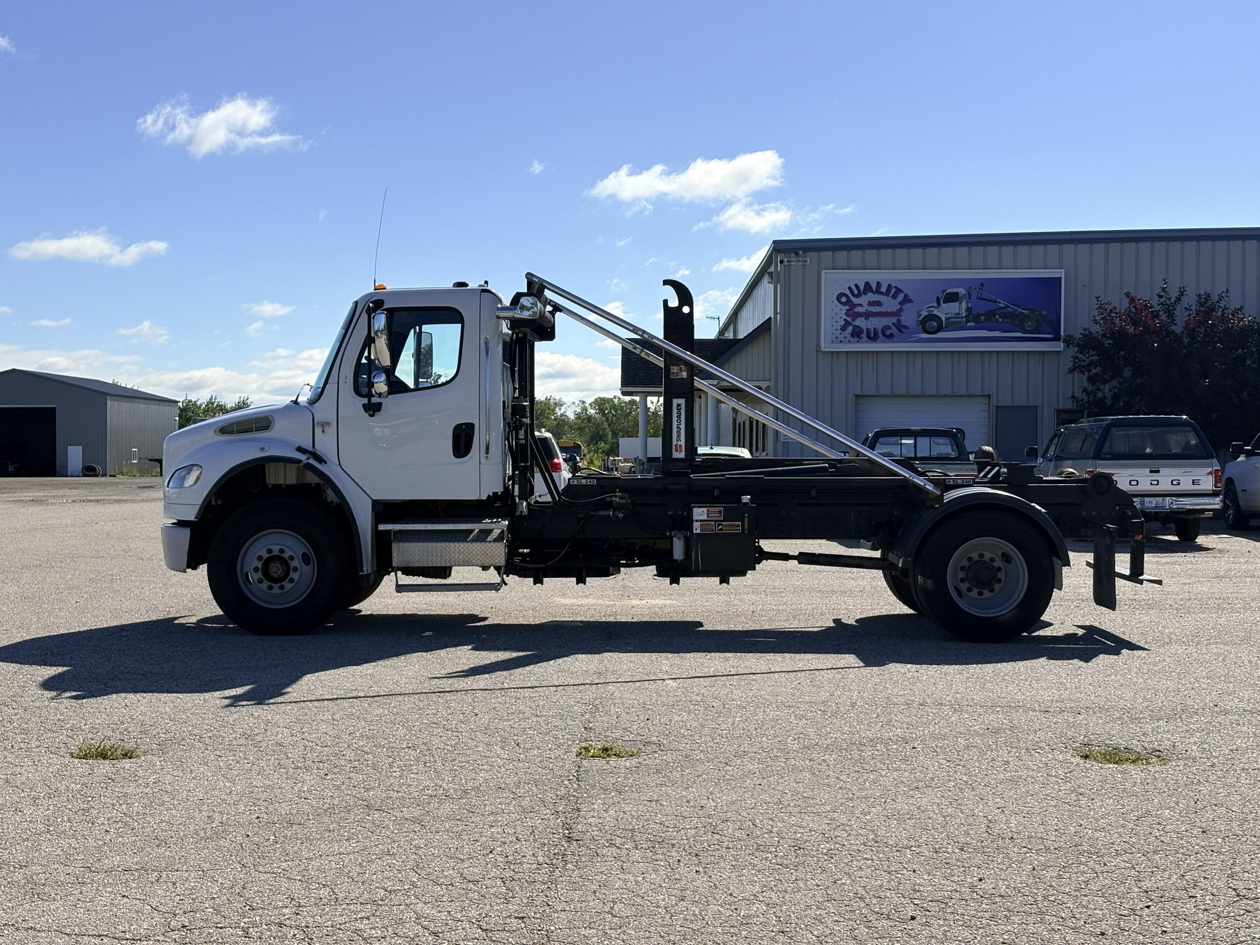 Used 2009 Freightliner M2 Hooklift Truck USED 2009 Freightliner M2 Hooklift Truck - image 5 of 6