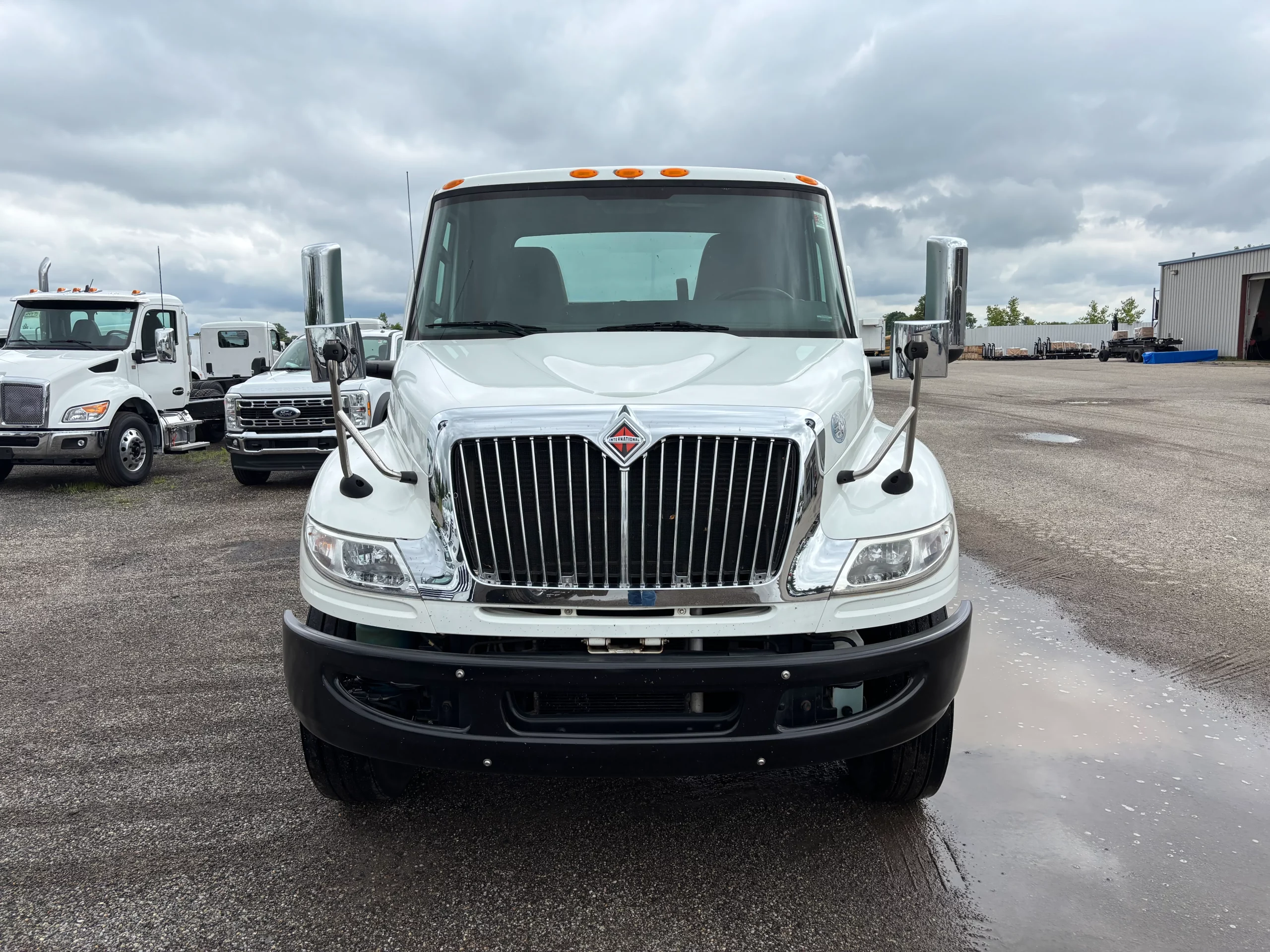 Used 2019 International Mv Hooklift Truck Used 2019 International MV Hooklift Truck - image 2 of 6