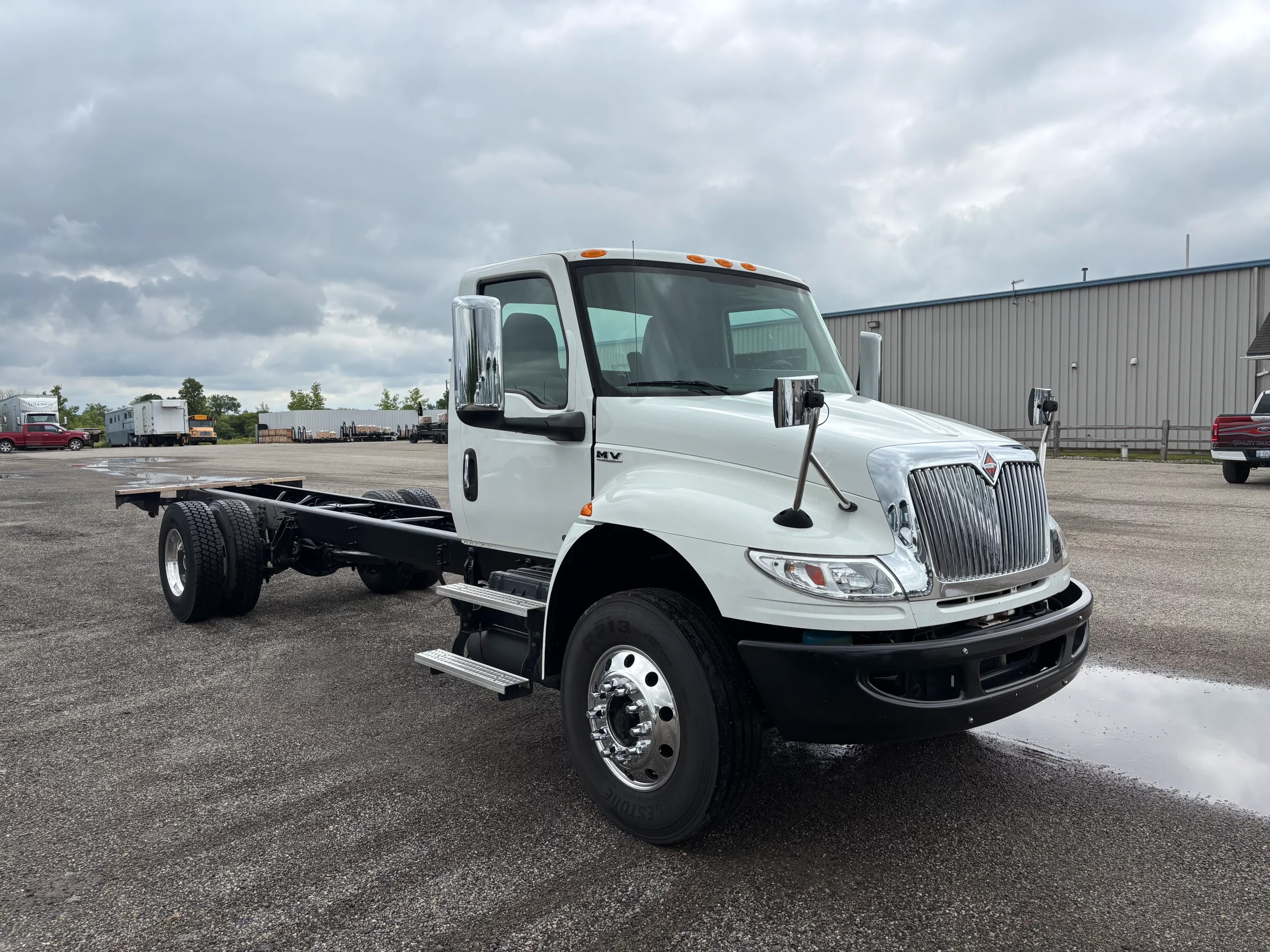 Used 2019 International Mv Hooklift Truck Used 2019 International MV Hooklift Truck - image 1 of 6