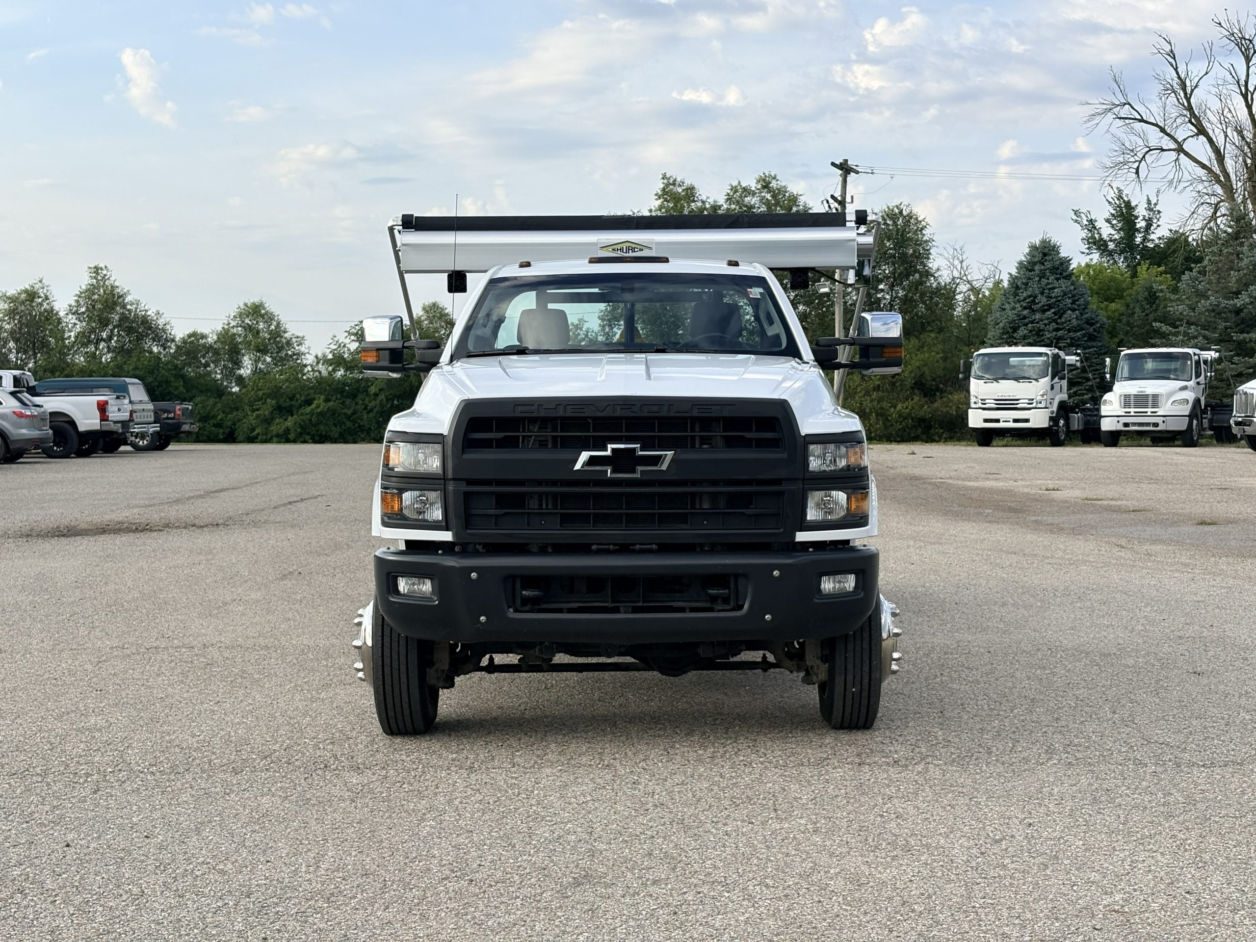 Used 2022 Chevy 4X4 6500 Hooklift Truck USED 2022 Chevy 4X4 6500 Hooklift Truck - image 2 of 6