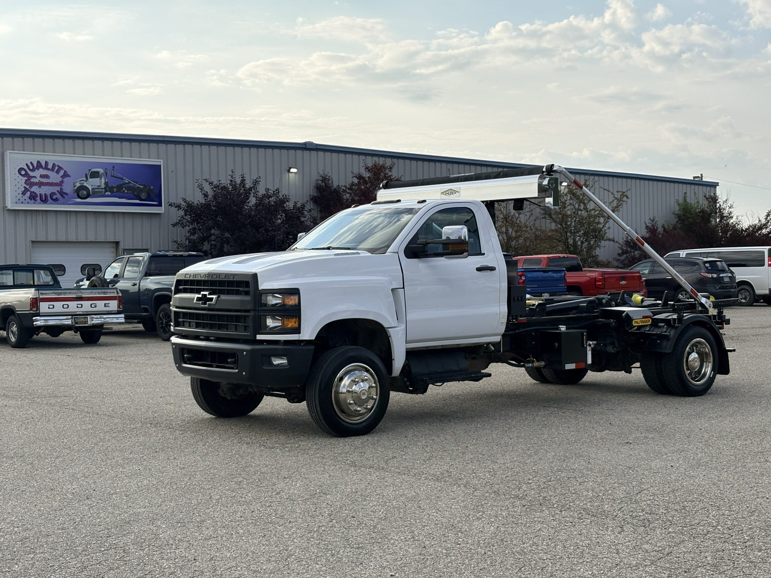 Used 2022 Chevy 4X4 6500 Hooklift Truck USED 2022 Chevy 4X4 6500 Hooklift Truck - image 3 of 6