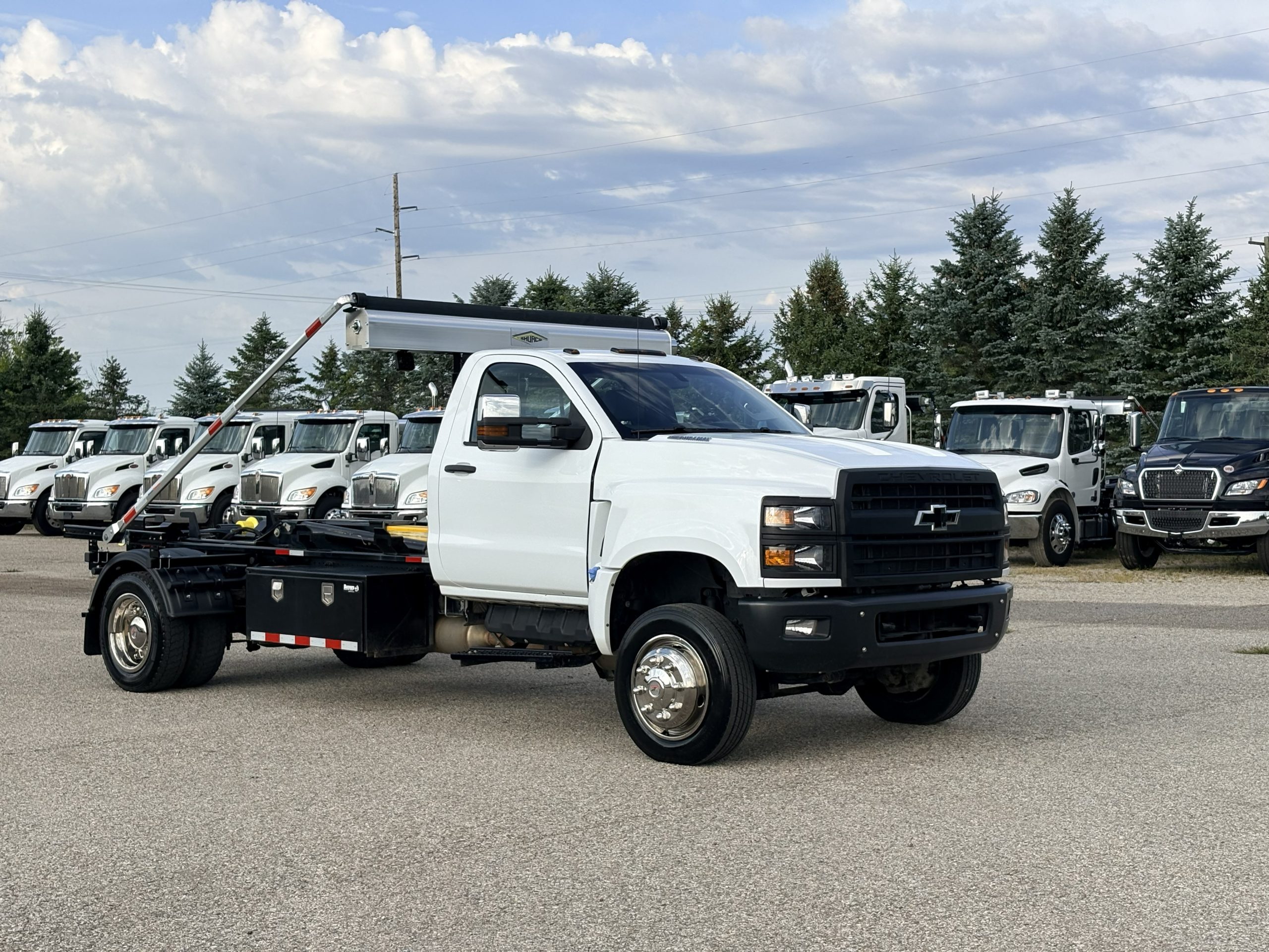 Used 2022 Chevy 4X4 6500 Hooklift Truck USED 2022 Chevy 4X4 6500 Hooklift Truck - image 1 of 6