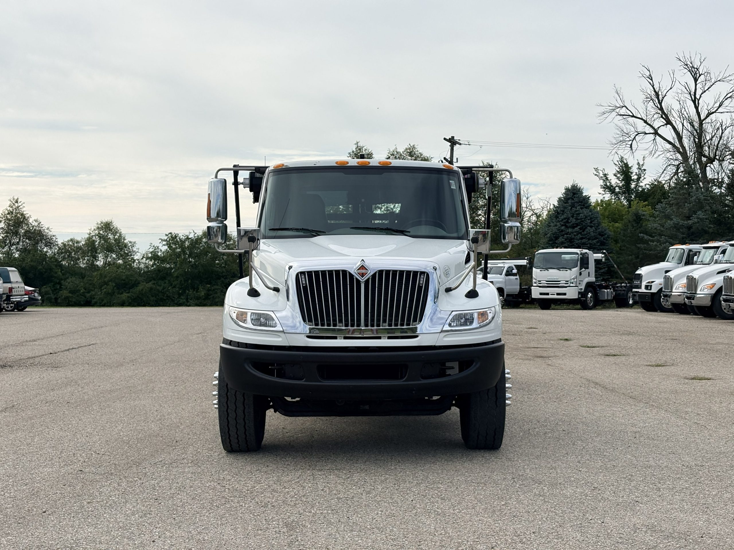 Used 2018 International 4400 Hooklift Truck USED 2018 International 4400 Hooklift Truck - image 2 of 6