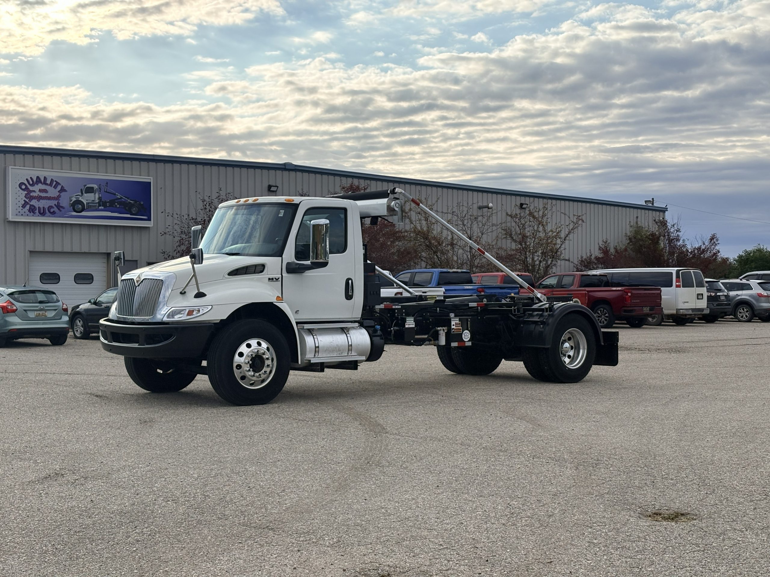 Used 2019 International Mv Hooklift Truck Used 2019 International MV Hooklift Truck - image 2 of 6