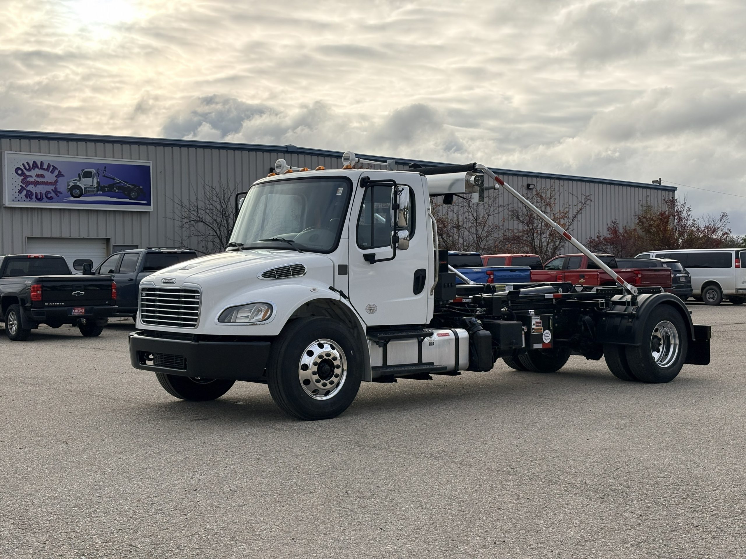 Used 2020 Freightliner M2 Hooklift Truck USED 2020 Freightliner M2 Hooklift Truck - image 3 of 6