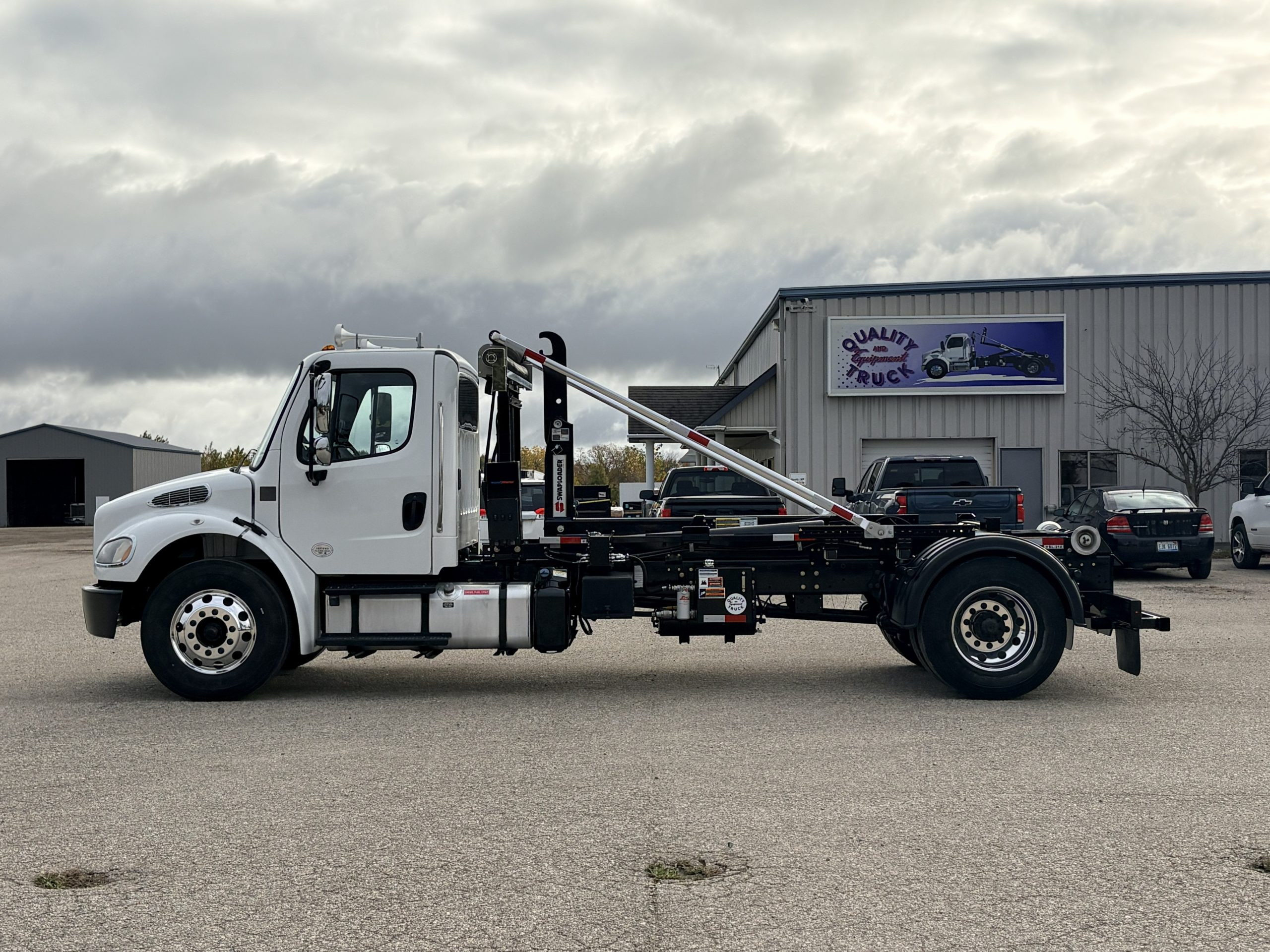 Used 2020 Freightliner M2 Hooklift Truck USED 2020 Freightliner M2 Hooklift Truck - image 5 of 6