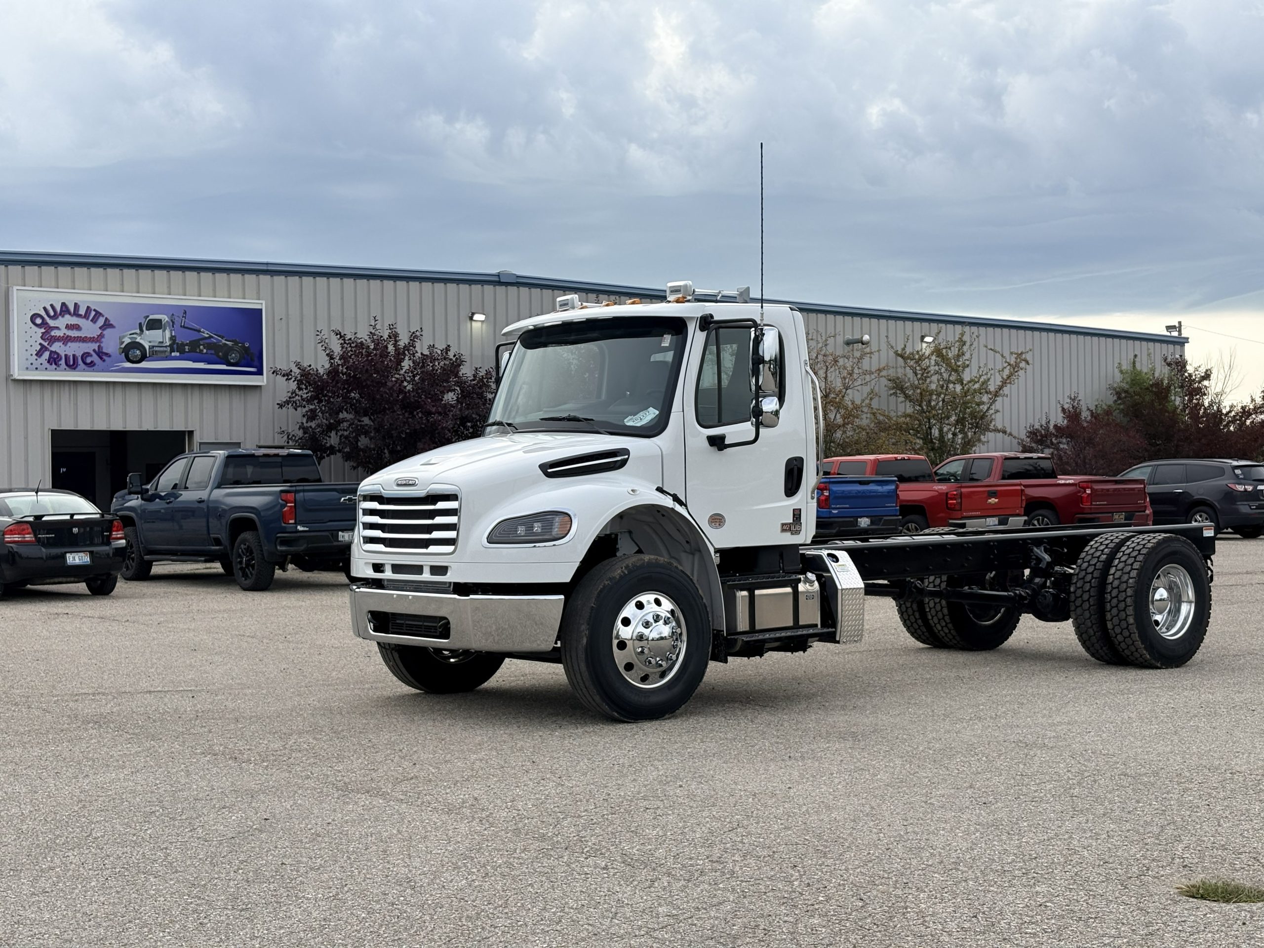 New 2027 Freightliner M2 Hooklift Truck NEW 2027 Freightliner M2 Hooklift Truck - image 1 of 6