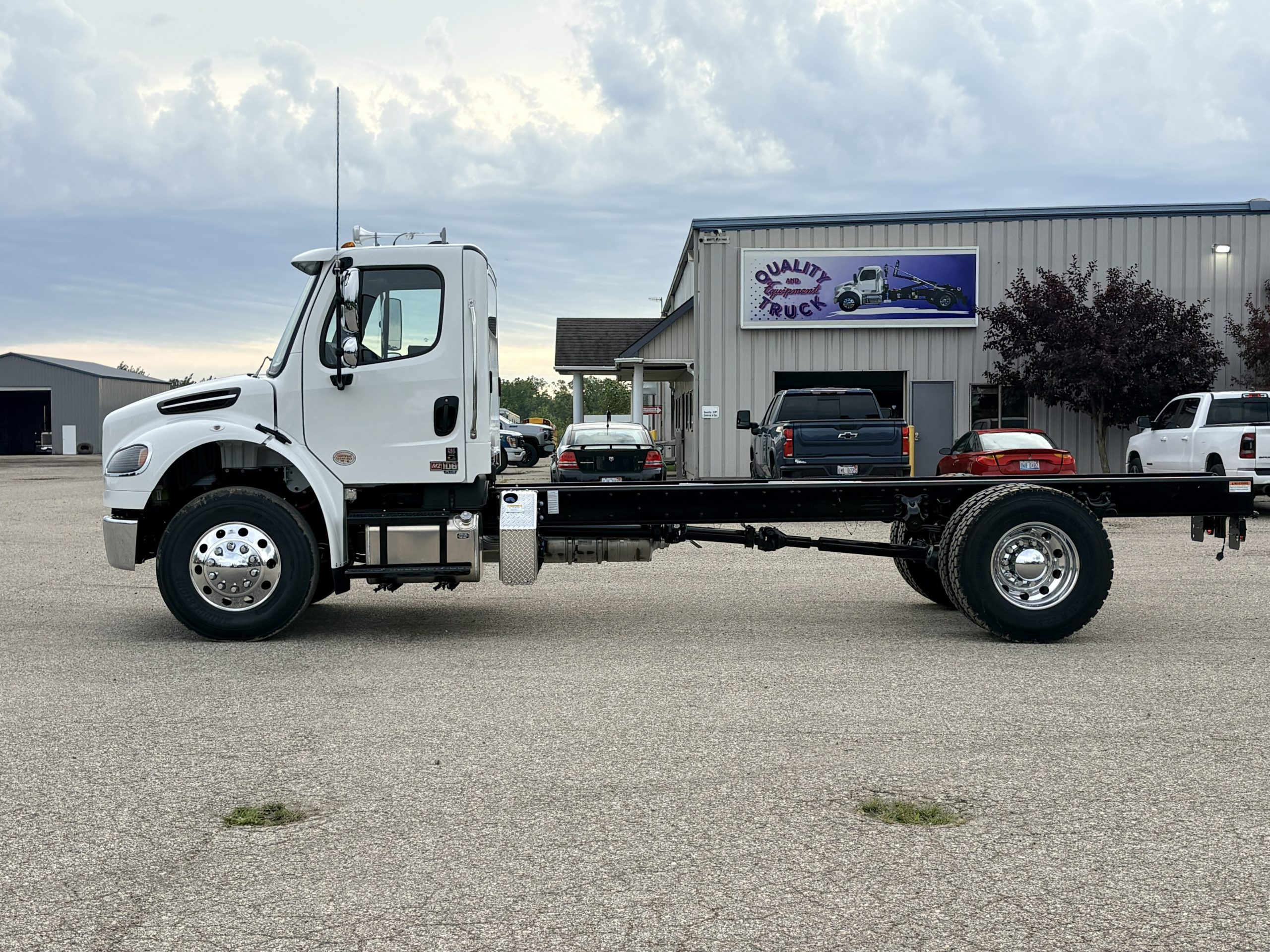 New 2027 Freightliner M2 Hooklift Truck NEW 2027 Freightliner M2 Hooklift Truck - image 4 of 6