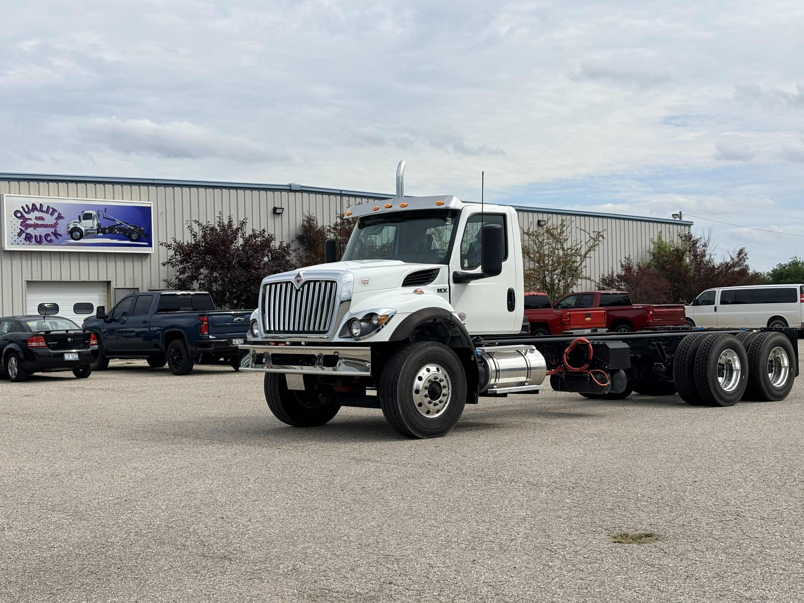 NEW 2027 International HV Hooklift Truck NEW 2027 International HV Hooklift Truck - image 2 of 6