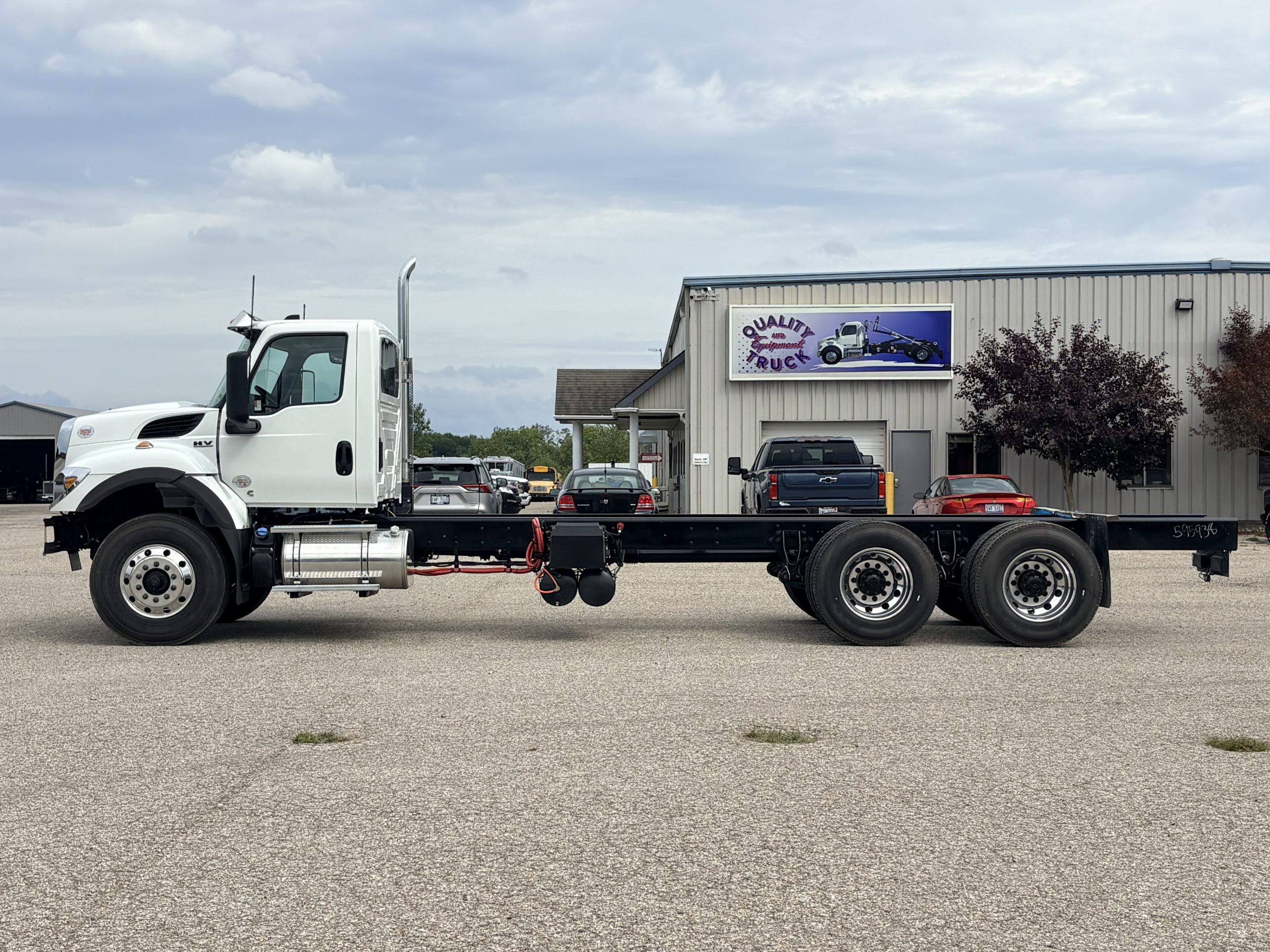 NEW 2027 International HV Hooklift Truck NEW 2027 International HV Hooklift Truck - image 4 of 6