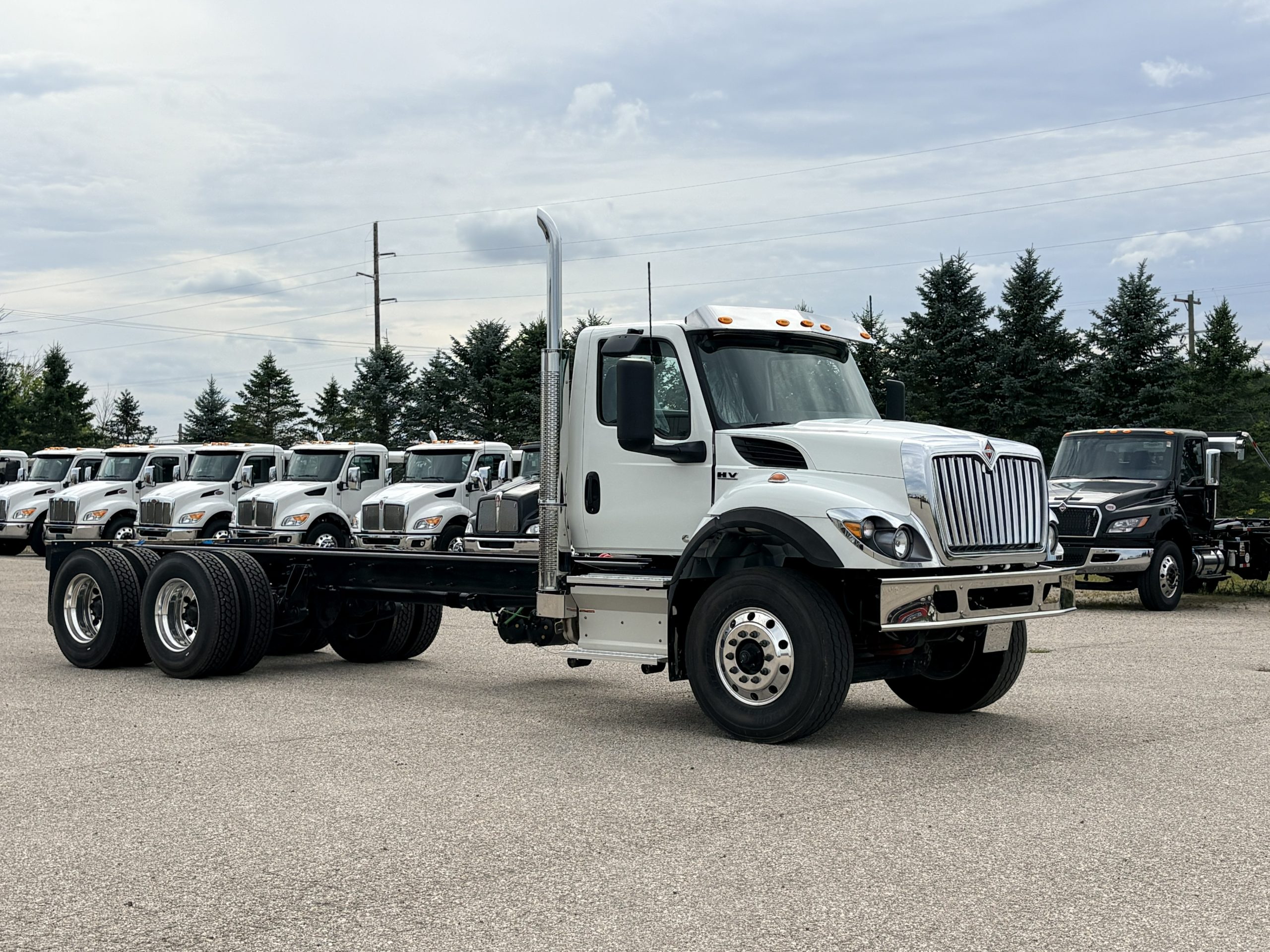 NEW 2027 International HV Hooklift Truck NEW 2027 International HV Hooklift Truck - image 5 of 6