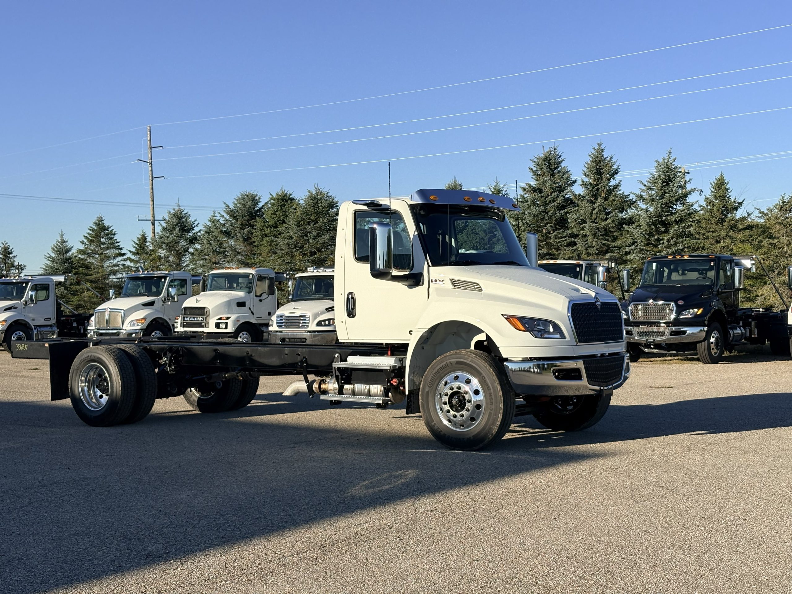 New 2027 International Mv Hooklift Truck NEW 2027 International MV Hooklift Truck - image 1 of 6