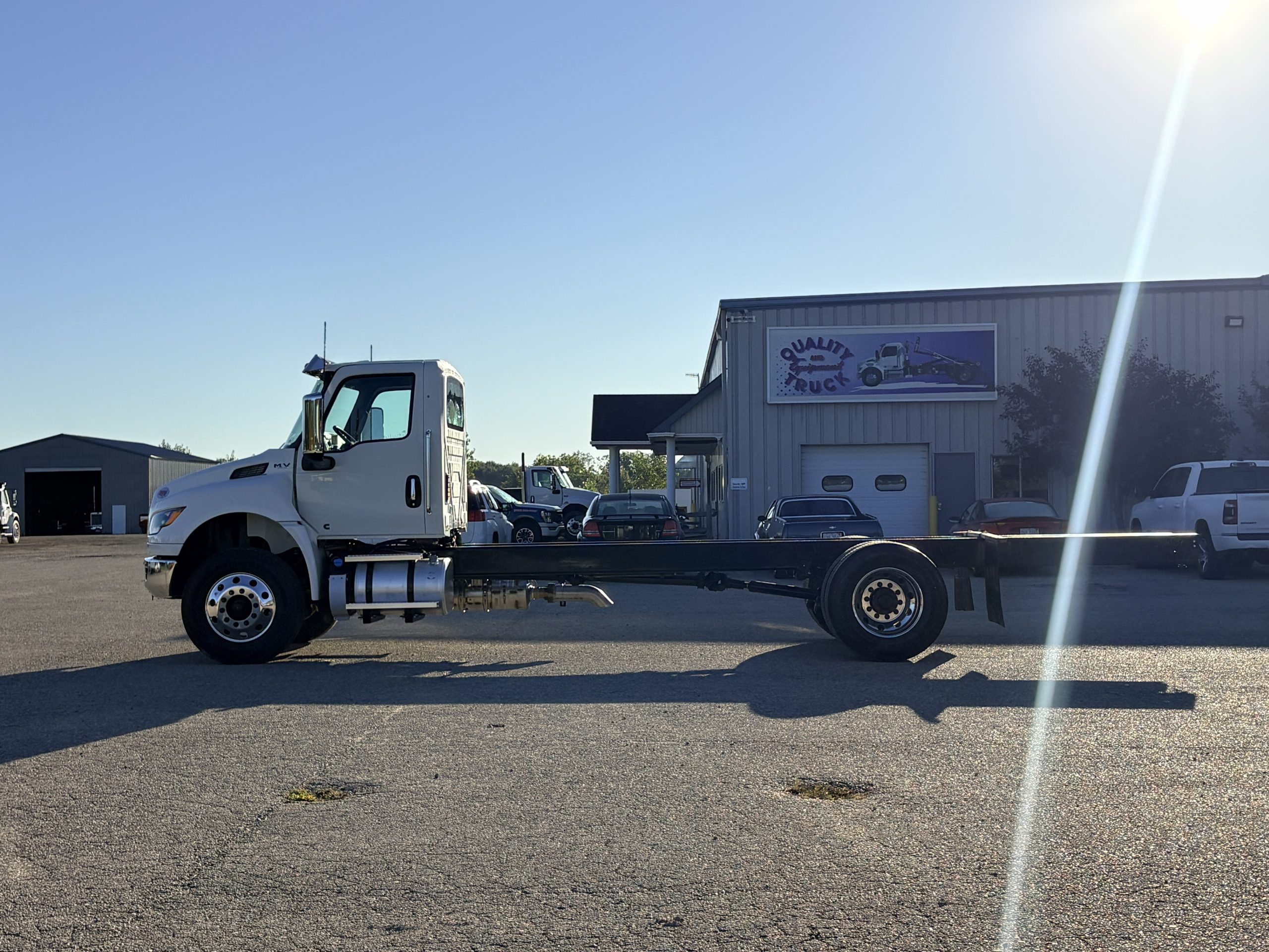 New 2027 International Mv Hooklift Truck NEW 2027 International MV Hooklift Truck - image 5 of 6