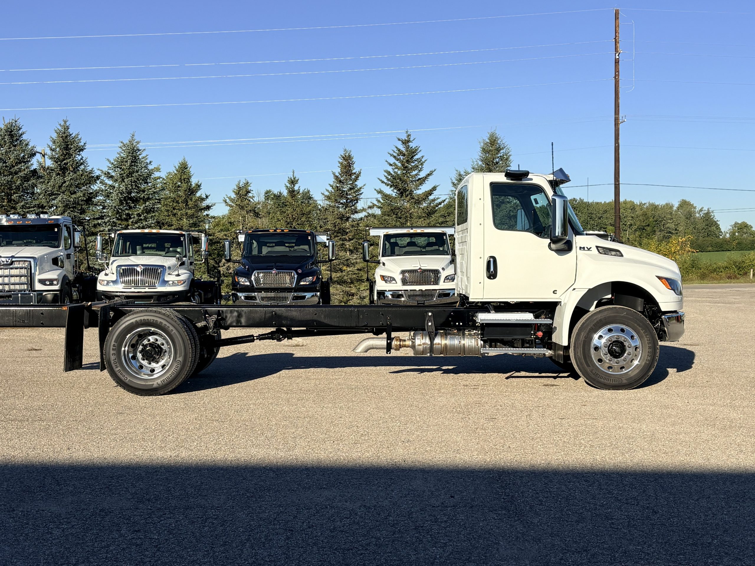 New 2027 International Mv Hooklift Truck NEW 2027 International MV Hooklift Truck - image 4 of 6