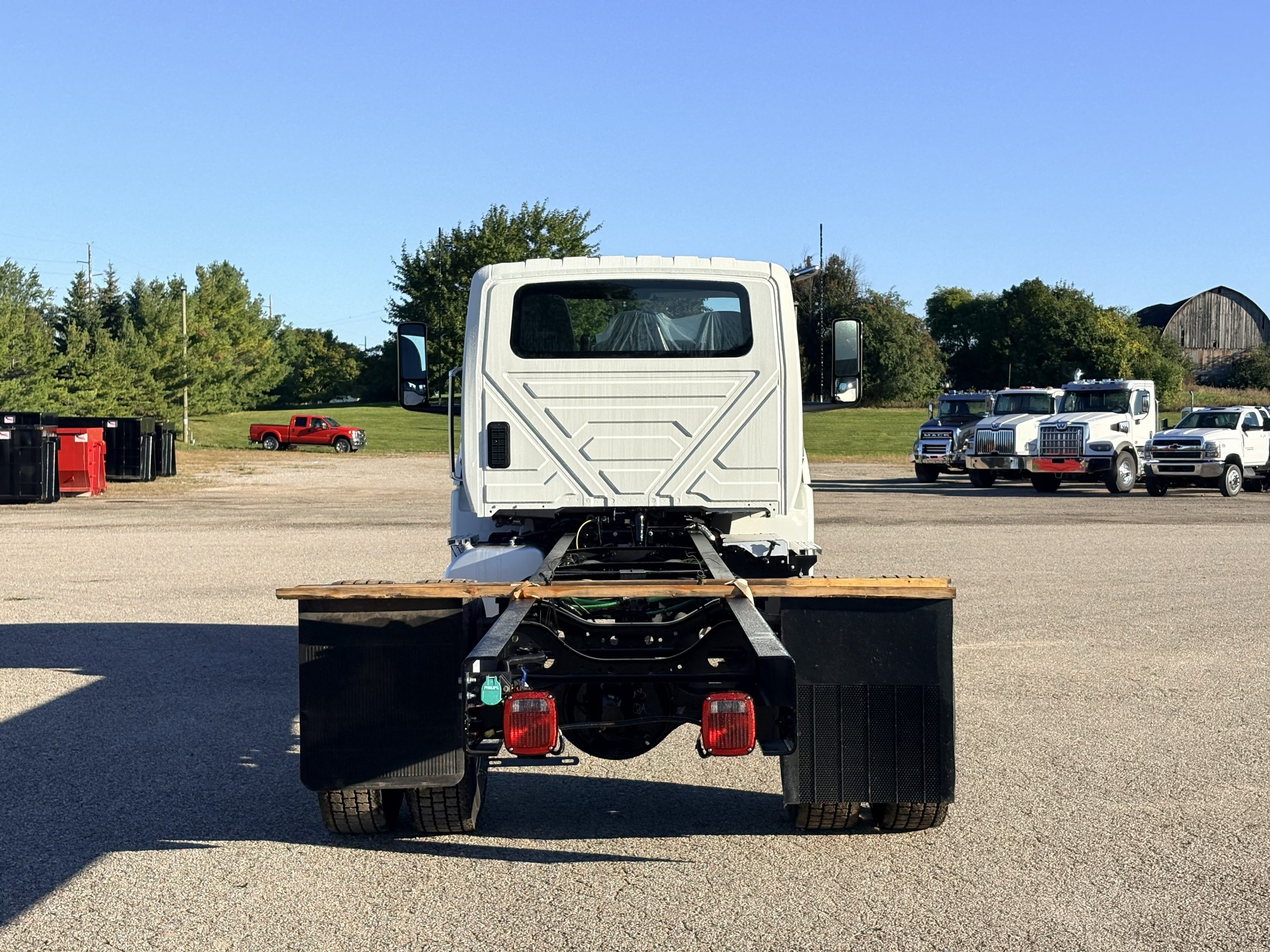 New 2027 International Mv Hooklift Truck NEW 2027 International MV Hooklift Truck - image 5 of 6