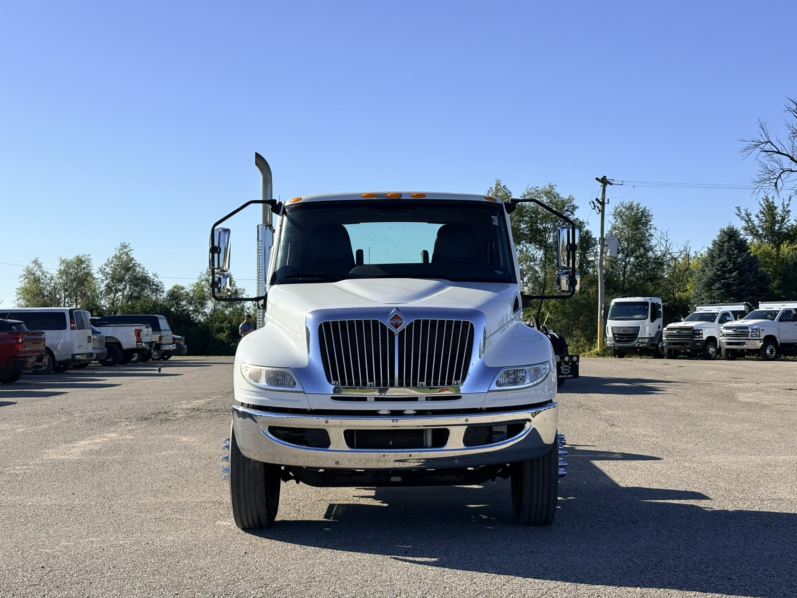 Used 2019 International Mv Hooklift Truck Used 2019 International MV Hooklift Truck - image 1 of 6