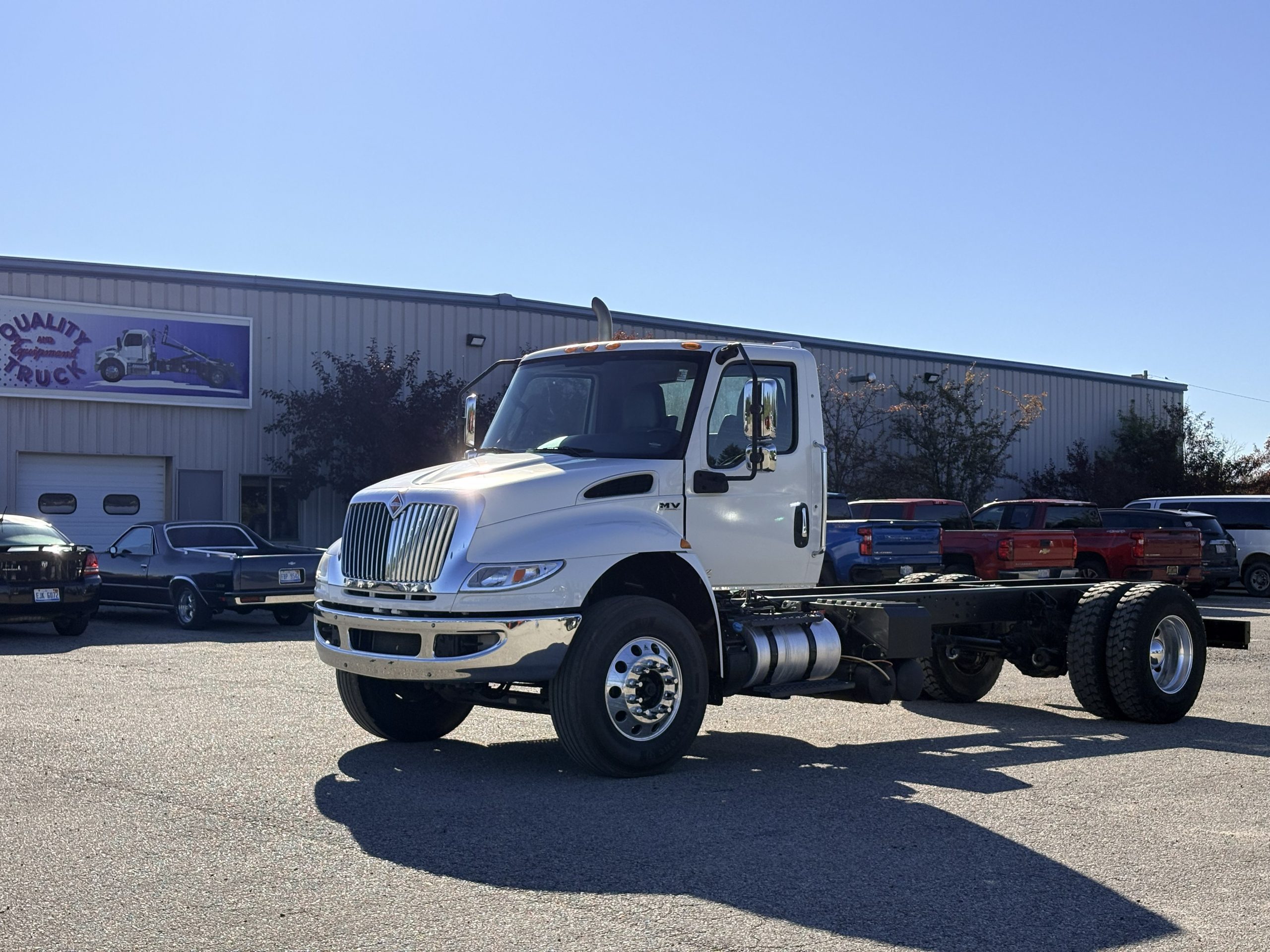 Used 2019 International Mv Hooklift Truck Used 2019 International MV Hooklift Truck - image 2 of 6