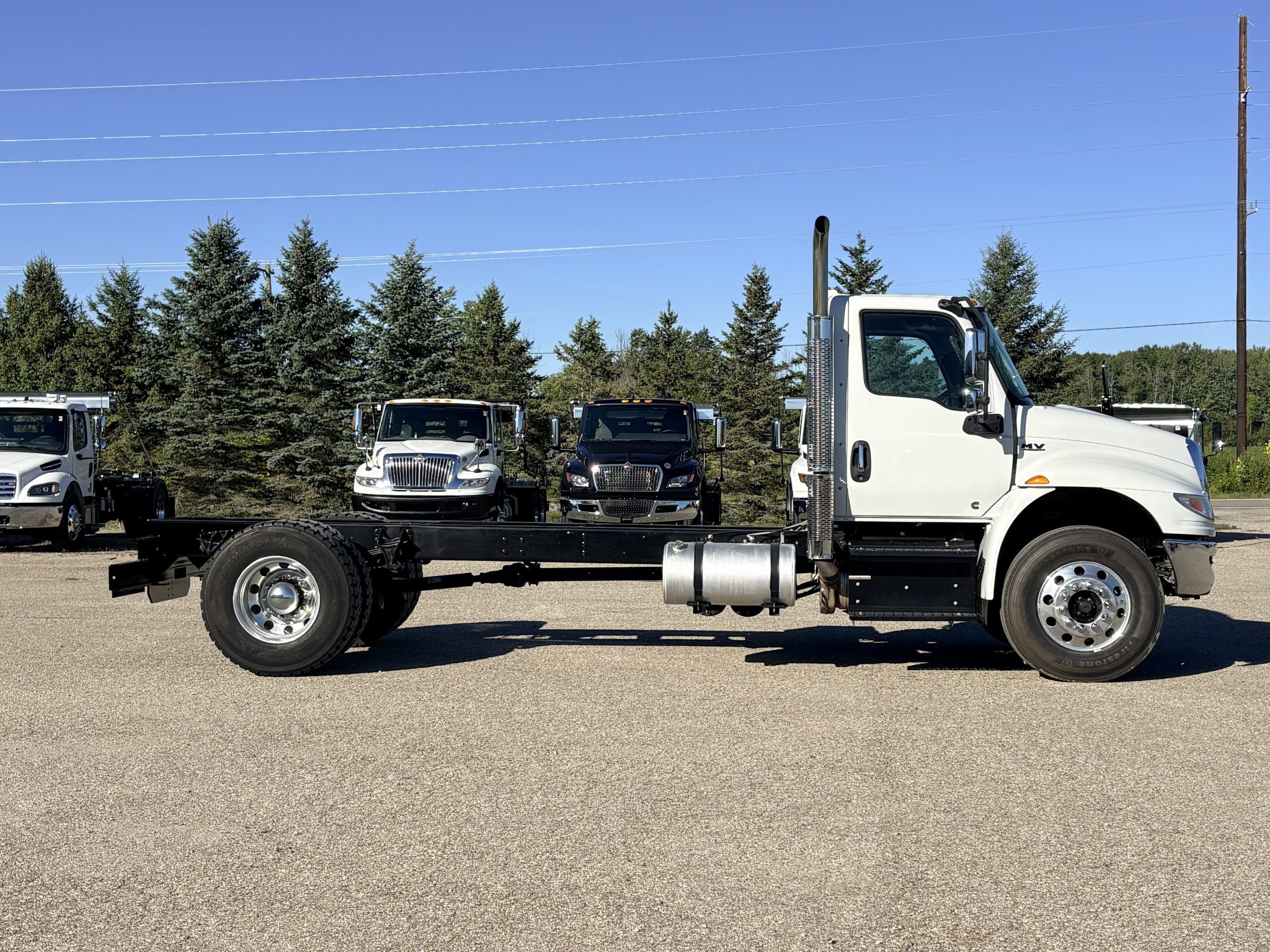 Used 2019 International Mv Hooklift Truck Used 2019 International MV Hooklift Truck - image 5 of 6