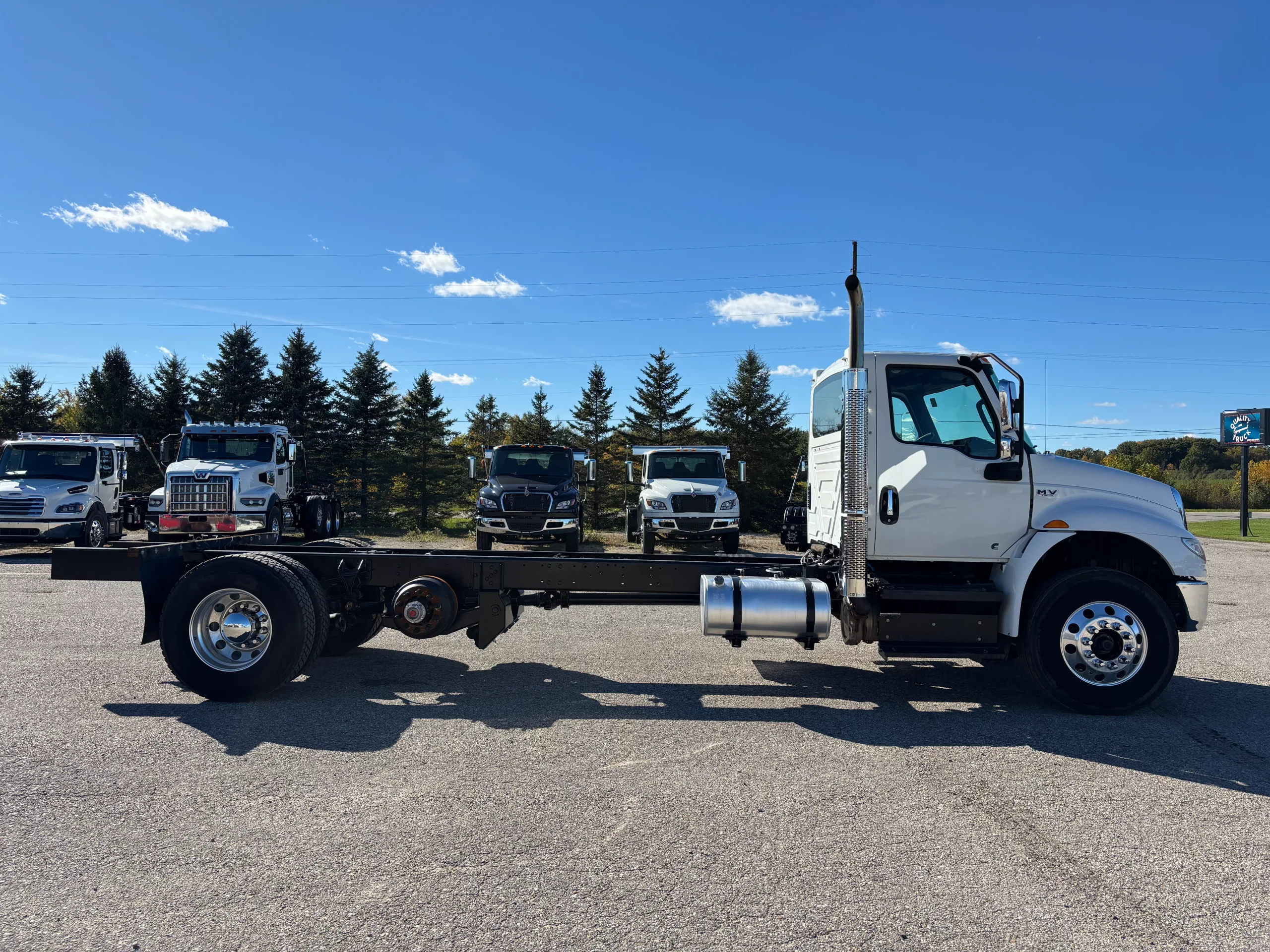 Used 2019 International Mv Hooklift Truck Used 2019 International MV Hooklift Truck - image 4 of 6