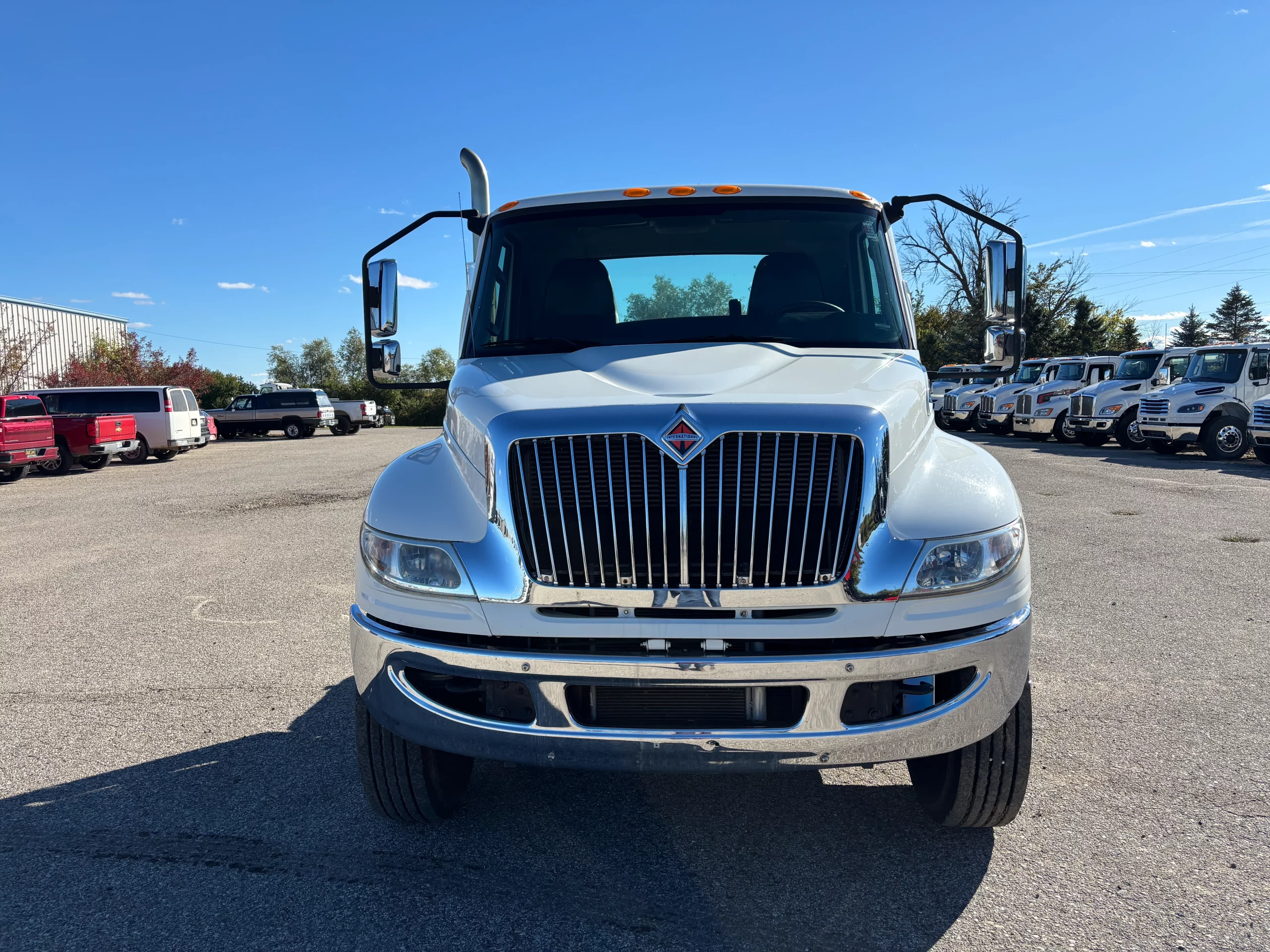 Used 2019 International Mv Hooklift Truck Used 2019 International MV Hooklift Truck - image 2 of 6
