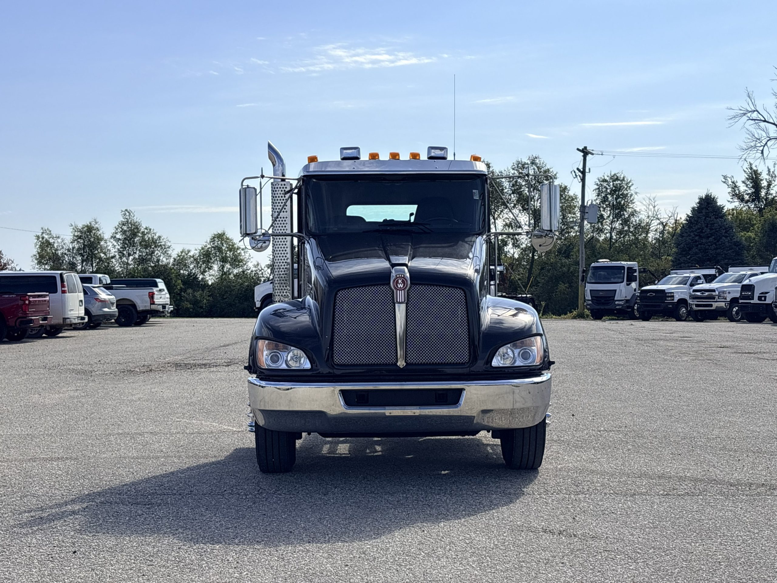 Used 2021 Kenworth T370 Hooklift Truck USED 2021 Kenworth T370 Hooklift Truck - image 2 of 6