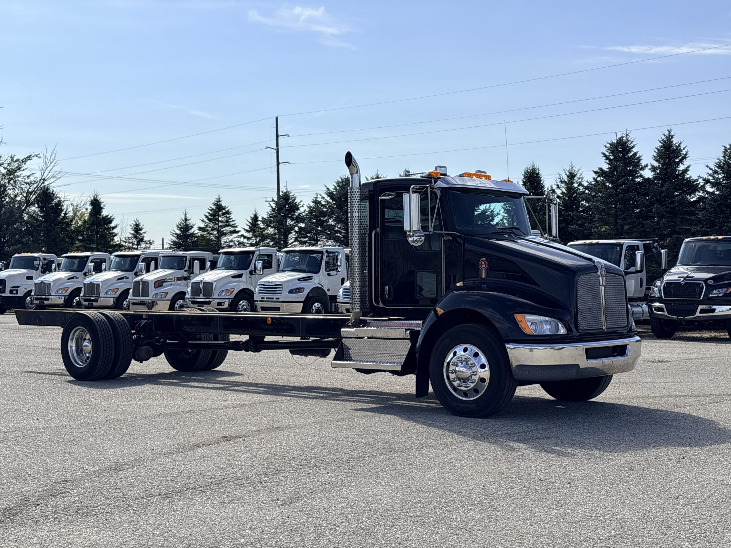 Used 2021 Kenworth T370 Hooklift Truck USED 2021 Kenworth T370 Hooklift Truck - image 1 of 6