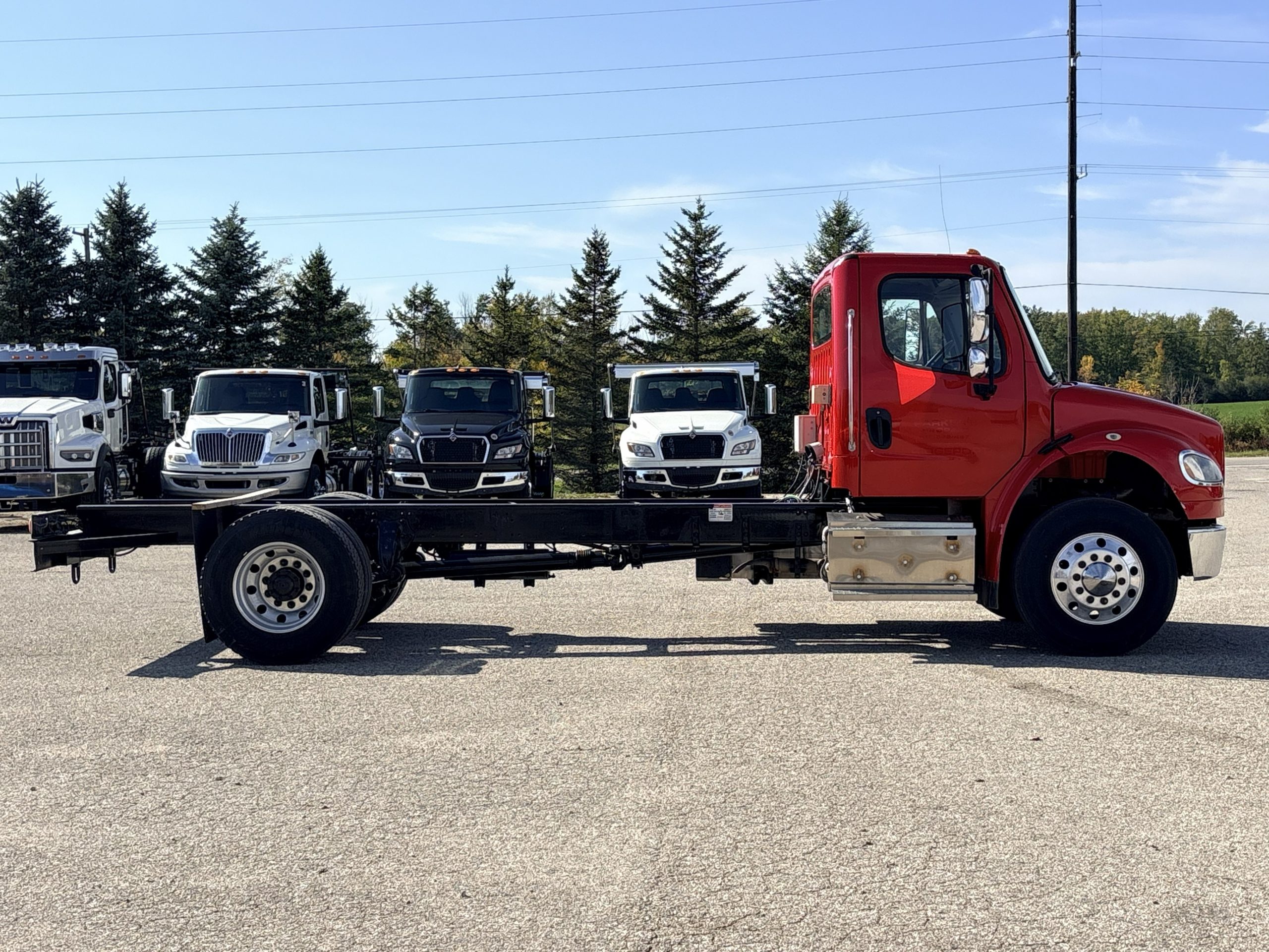 Used 2015 Freightliner M2 Hooklift Truck USED 2015 Freightliner M2 Hooklift Truck - image 4 of 6