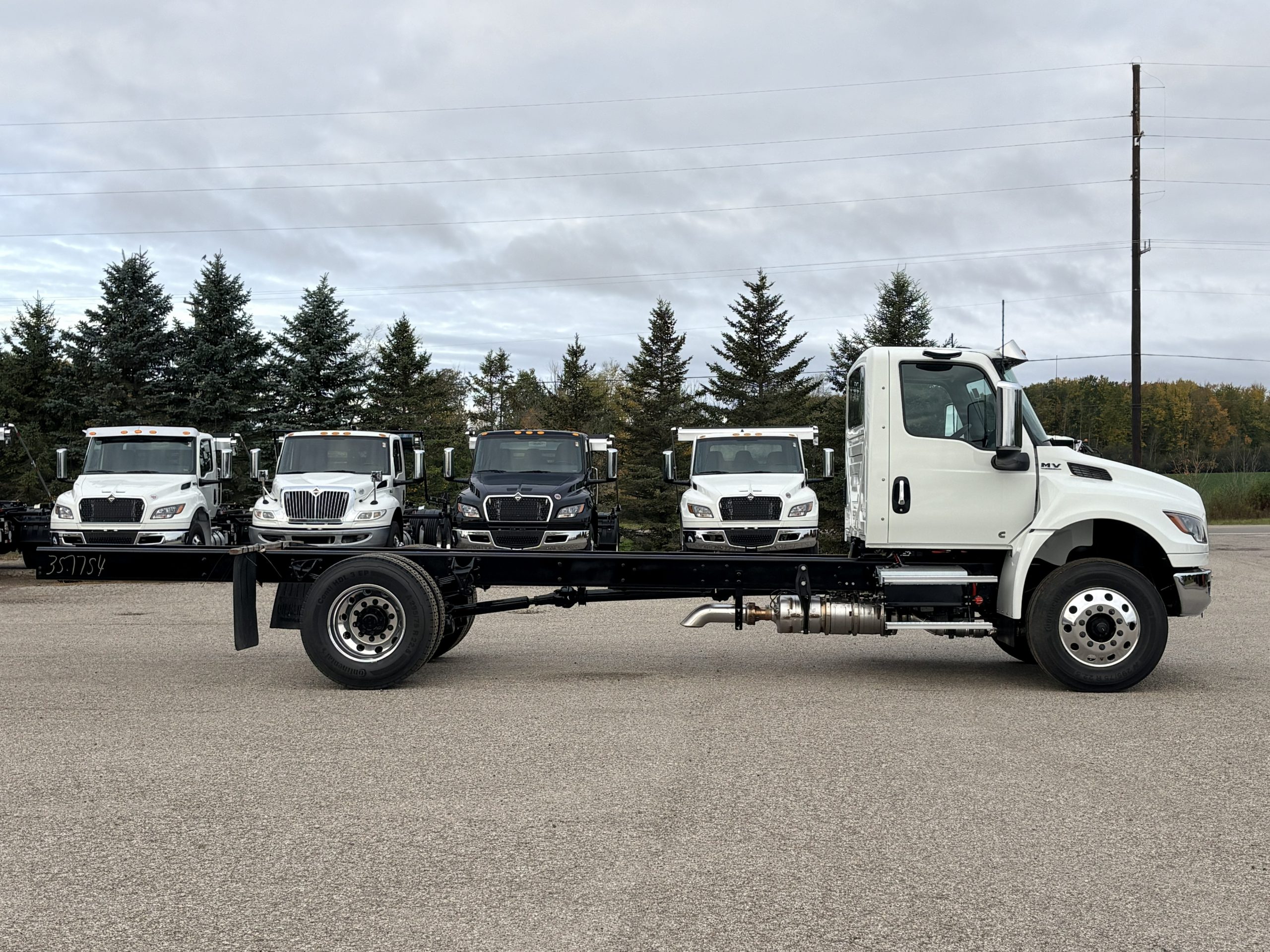 New 2027 International Mv Hooklift Truck NEW 2027 International MV Hooklift Truck - image 5 of 6